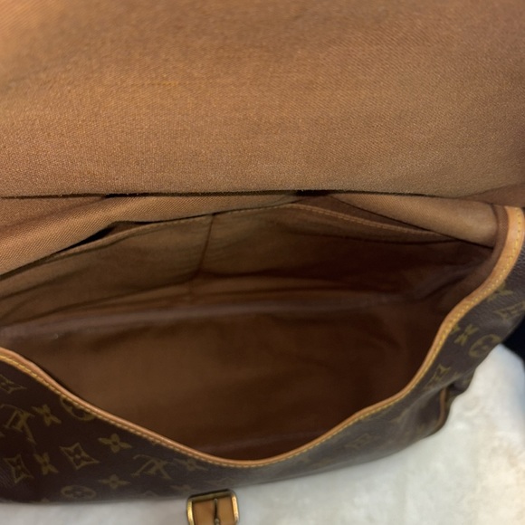 Louis Vuitton Guaranteed Authentic Monogram Saumur 35 Messenger Bag - Picture 13 of 17